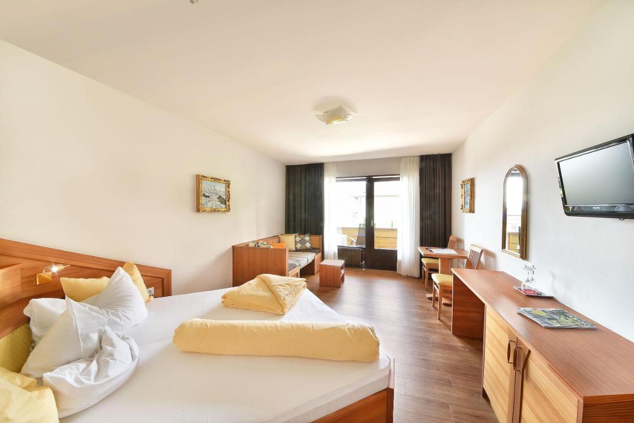 Hotel Paradies Marling Exteriör bild
