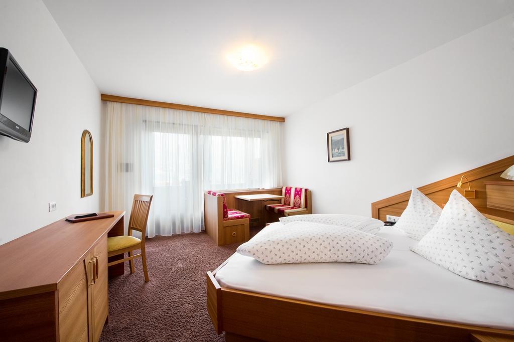 Hotel Paradies Marling Exteriör bild